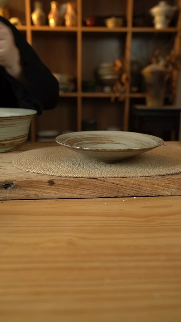 岁月风情系列的9英寸超大飞碟盘1个