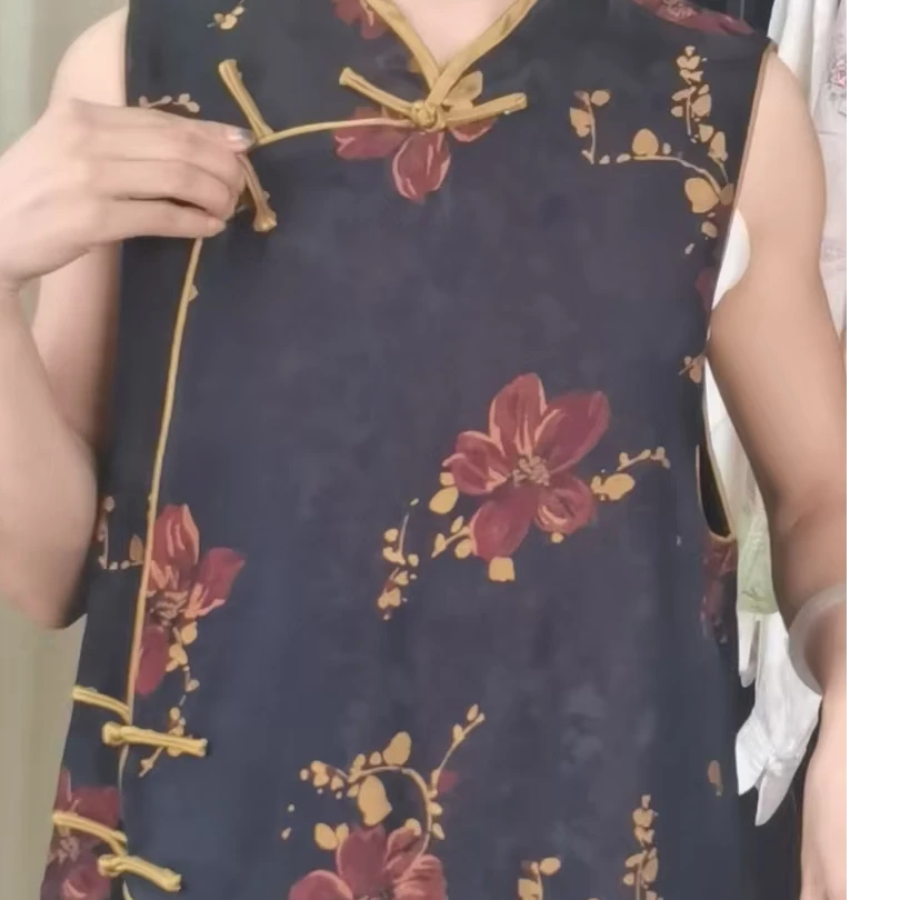 金边气质设计上衣