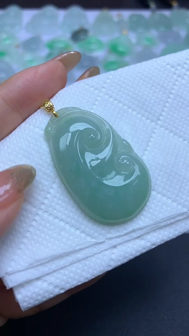 颈饰18K金镶嵌翡翠A货
