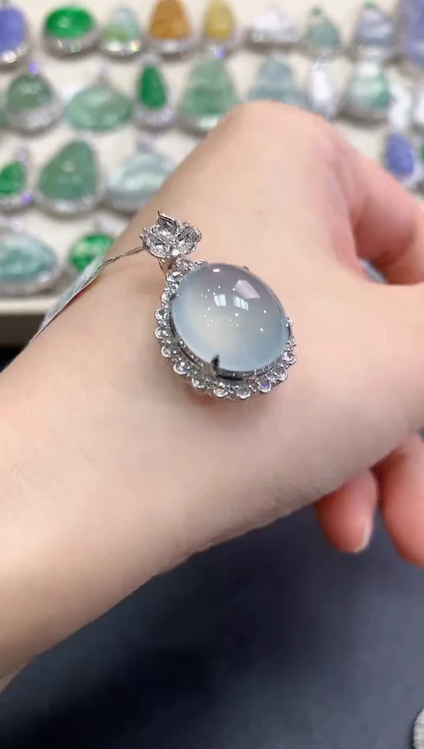 【闪购商品】翡翠颈饰18K金镶嵌C71