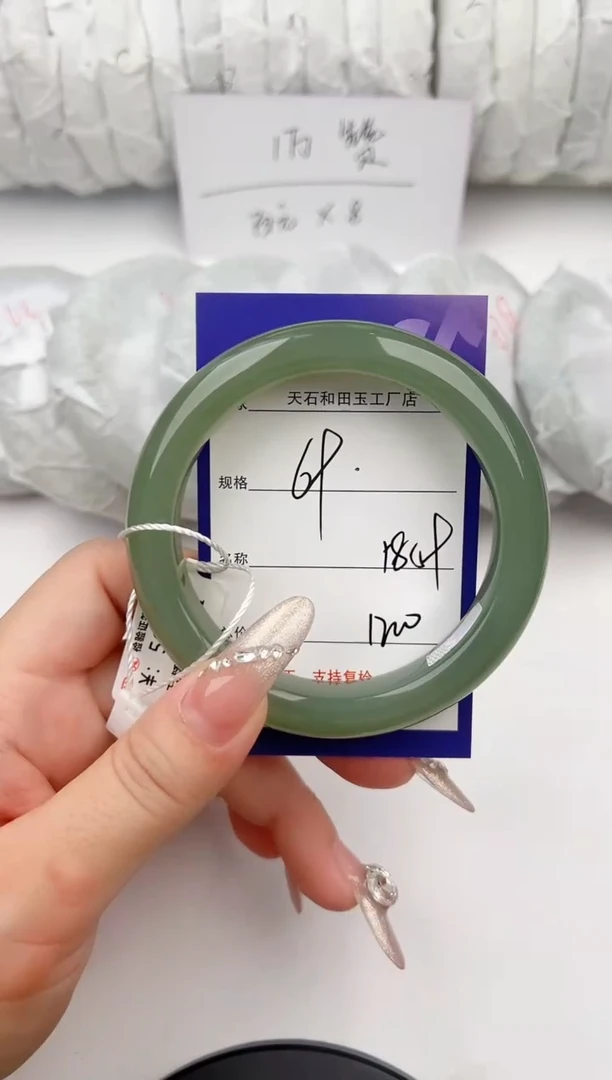 和田玉手镯未镶嵌69颜色微差无瑕疵