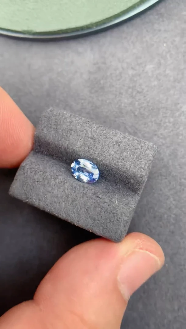 裸石蓝宝石1.05ct 无烧矢车菊蓝宝石
