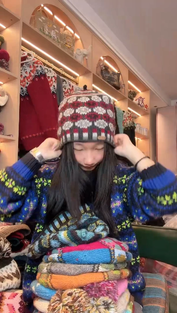 羊毛灰黑色水母帽