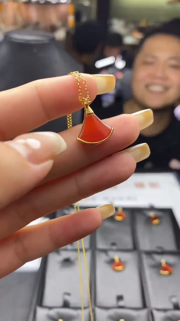 18K金镶嵌吊坠(不含链)玛瑙/玉髓多样性发其一-吊坠-D10368