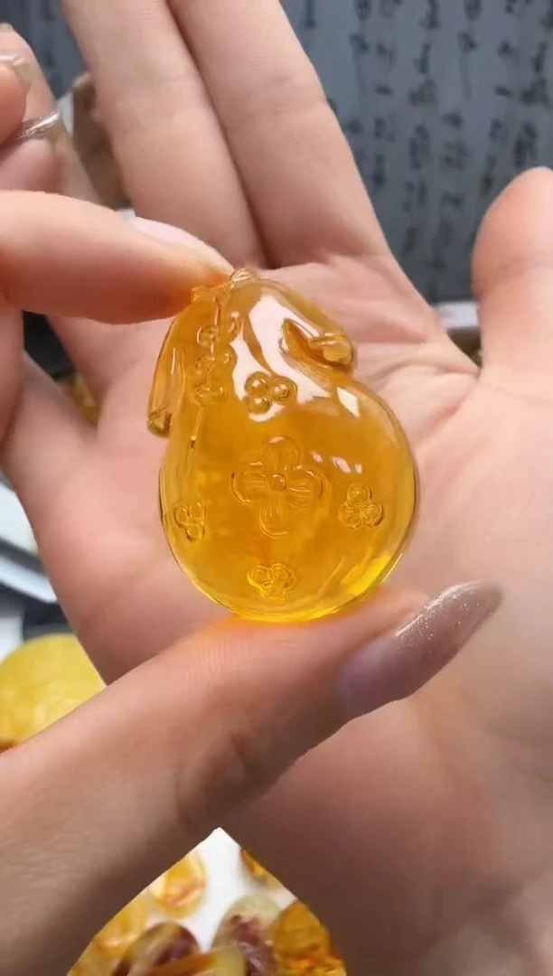 裸石琥珀未镶嵌如图