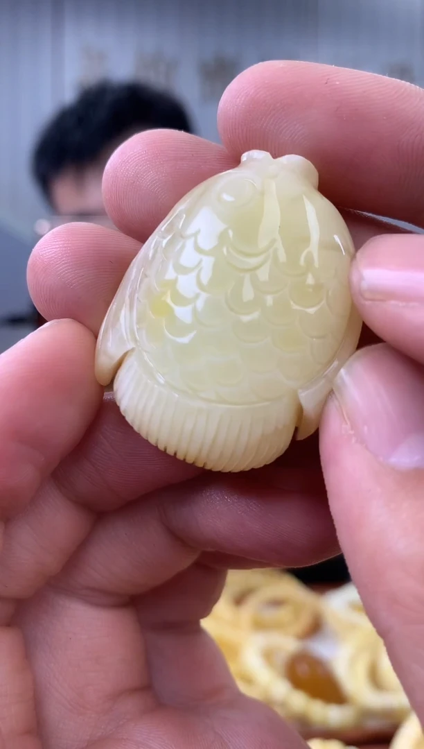 【闪购商品】琥珀裸石未镶嵌吊坠