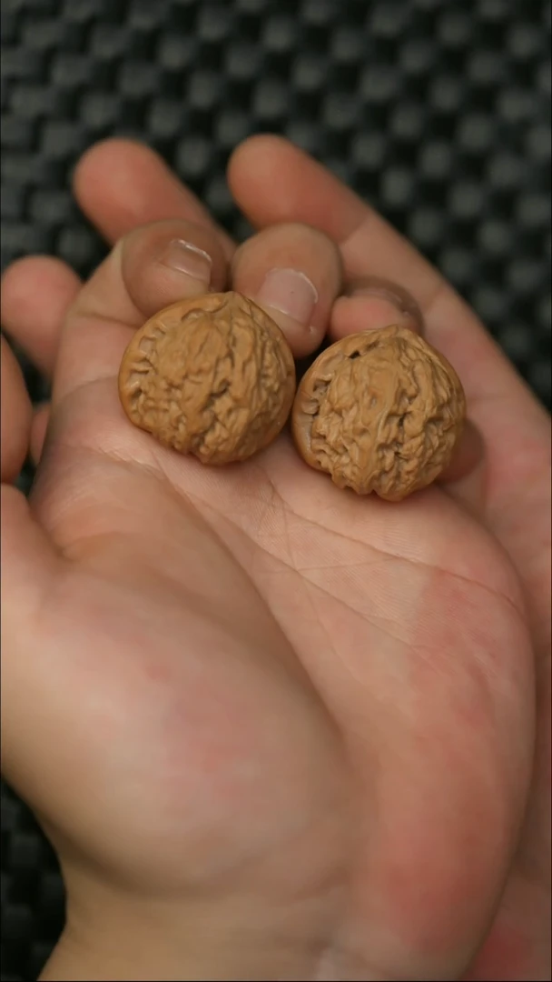 【闪购商品】文玩核桃把件小三角白30