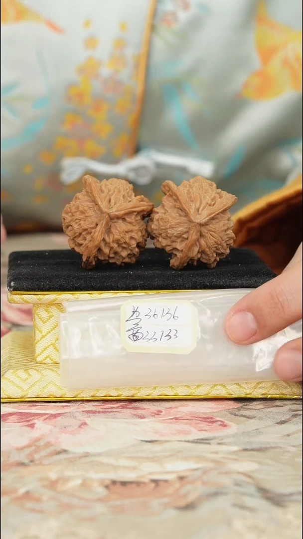 【闪购商品】文玩核桃把件盘山三棱