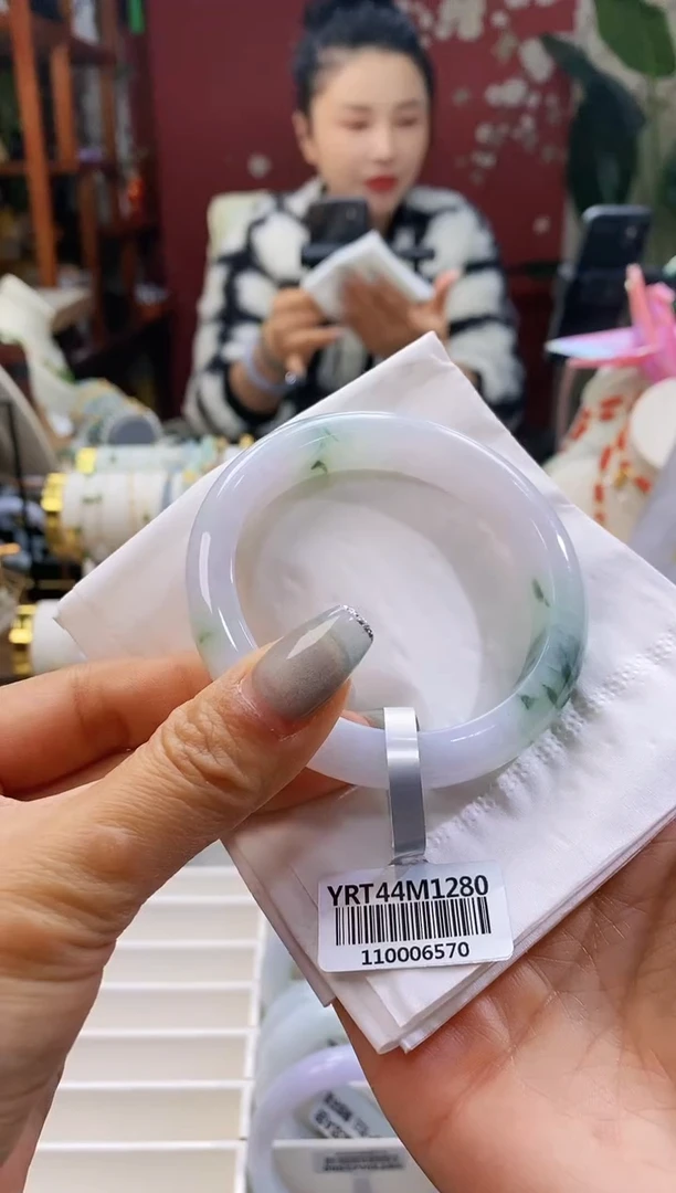 【闪购商品】翡翠手镯未镶嵌18冰胶56-58/11.6*8.3