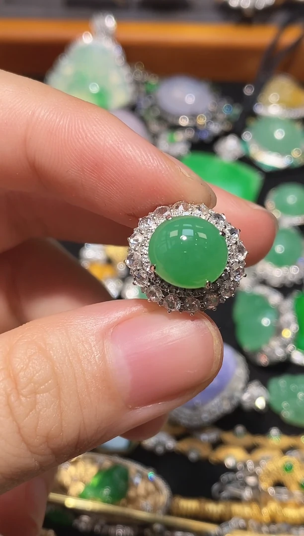 翡翠戒指18K金镶嵌翡翠