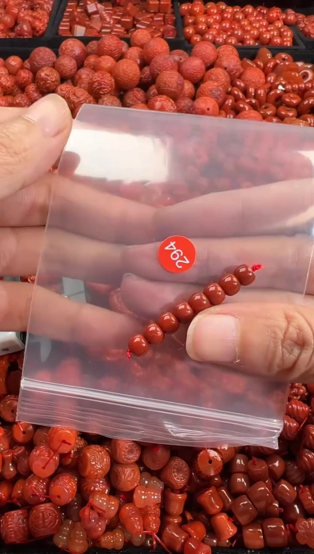 南红玛瑙未镶嵌颈饰1