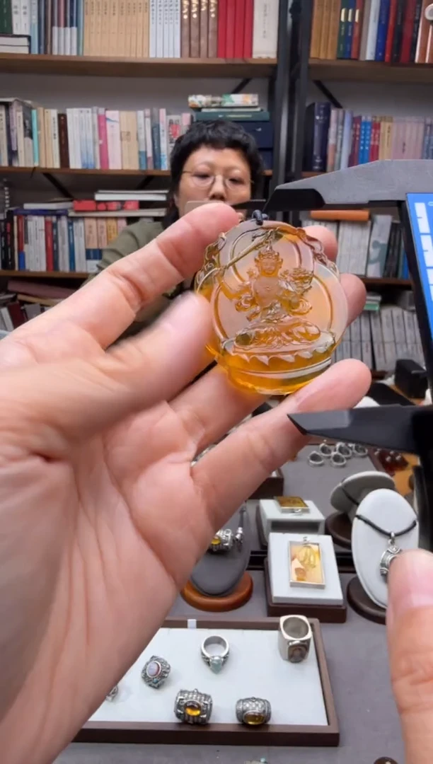 琥珀颈饰未镶嵌文殊