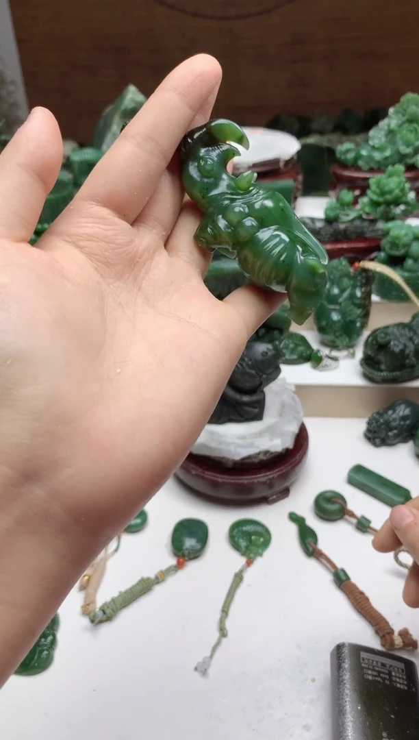 未镶嵌和田玉摆件1