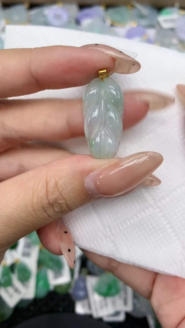 颈饰18K金镶嵌翡翠a货百元一下同包裹多件发出的只收取一单运费