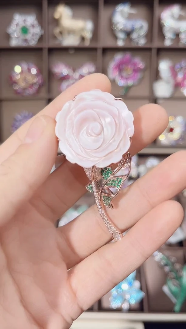 锆石铜合金贝壳玫瑰花胸针