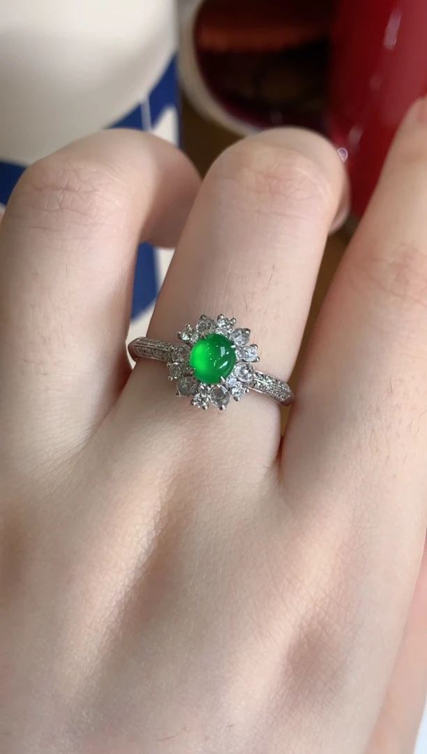 翡翠戒指18K金镶嵌绿蛋面戒指