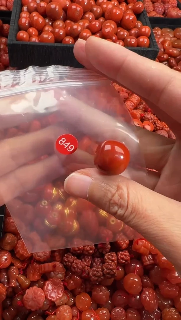 南红玛瑙未镶嵌颈饰1