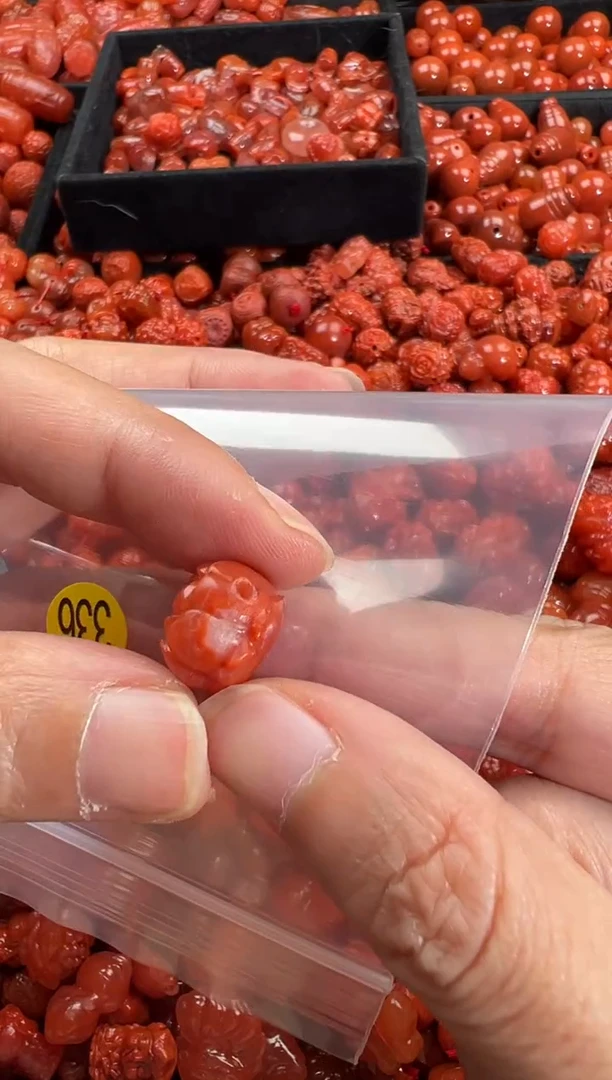 颈饰未镶嵌南红玛瑙1