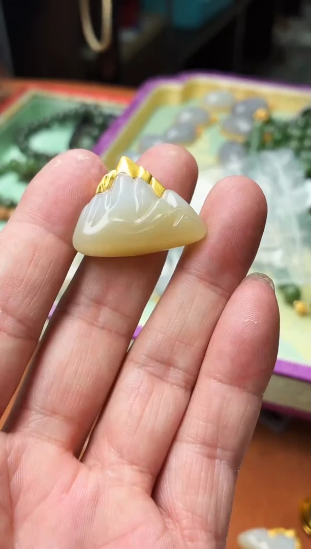 吊坠(不含链)18K金镶嵌和田玉A35