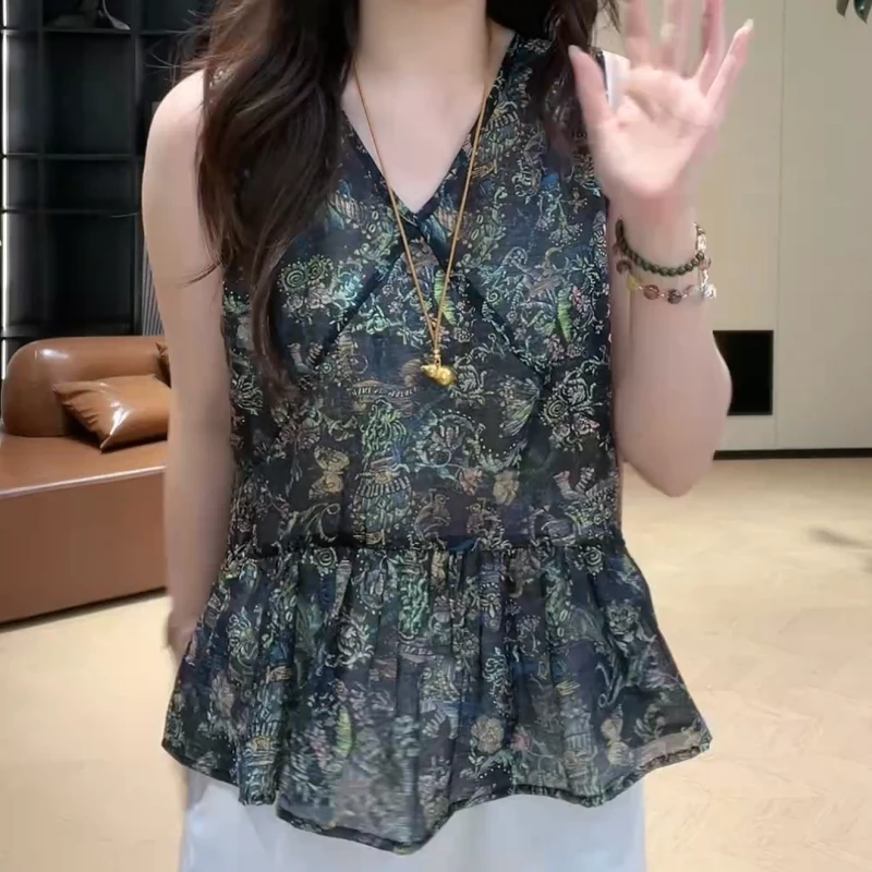 【恋恋夏日】2025夏季新款法式V领碎花无袖复古上衣LK2504273