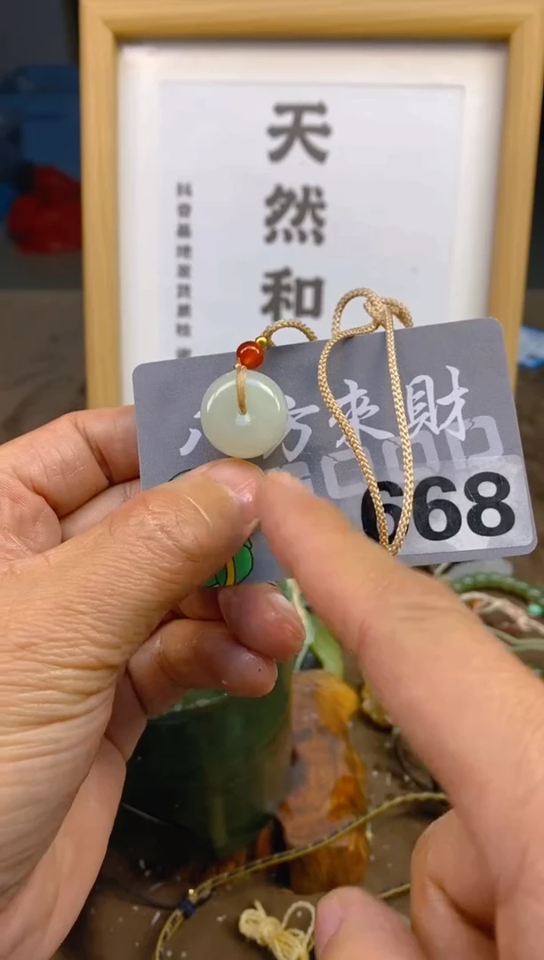 未镶嵌和田玉挂件咋****来和田玉