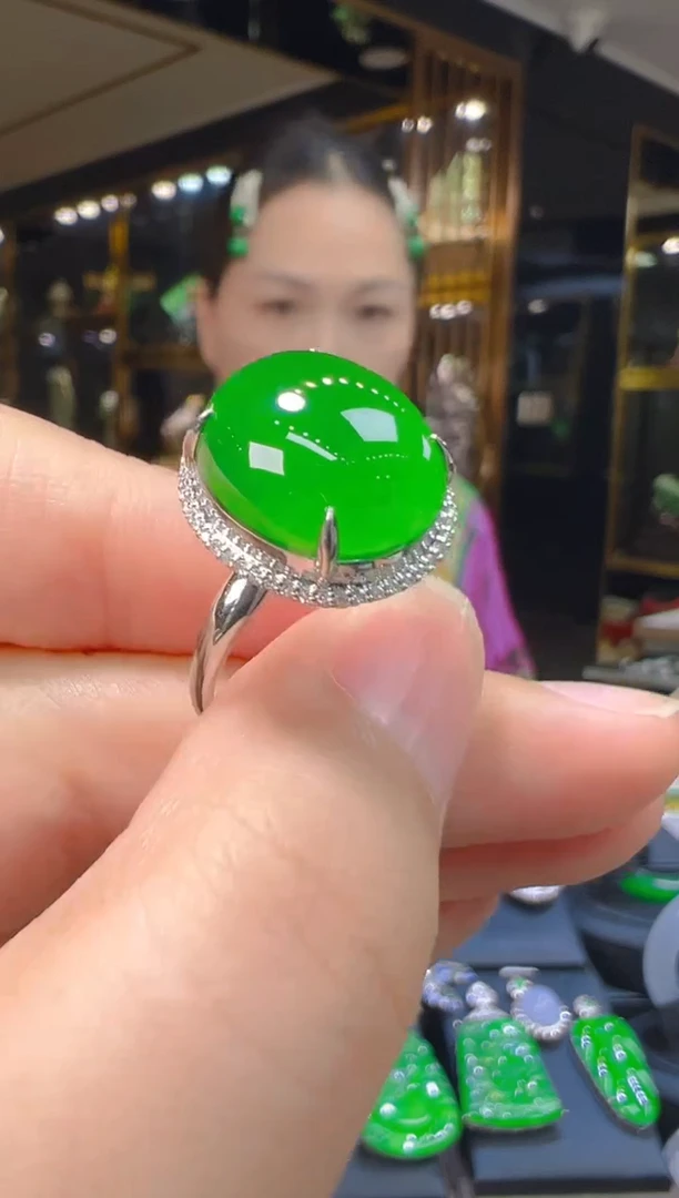 18K金镶嵌戒指翡翠047