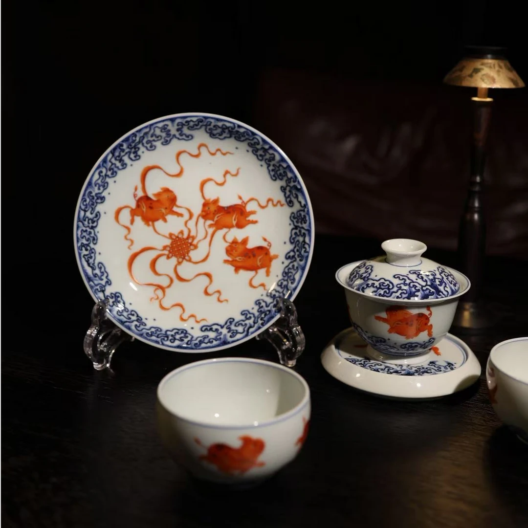 观山见物明式青花加老矾红彩踏浪猪盖碗圆融杯盖置壶承纯手工手绘