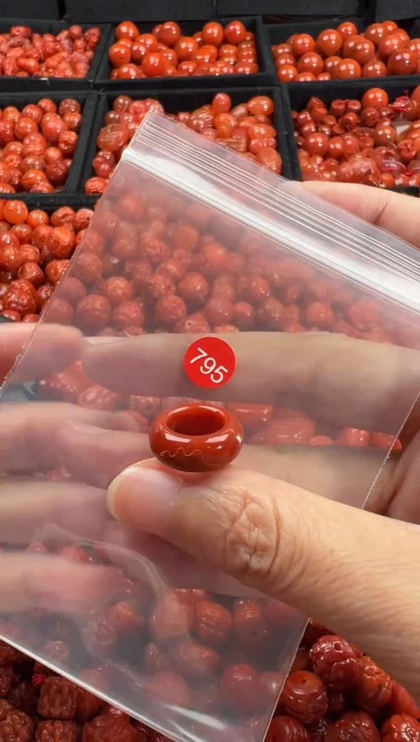 颈饰未镶嵌南红玛瑙1