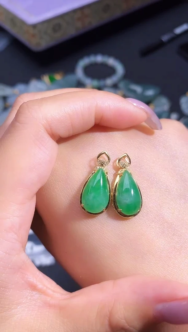 翡翠18K金镶嵌颈饰250524246多样性发一