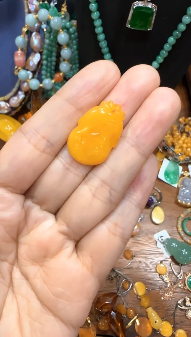 琥珀颈饰未镶嵌小衣服