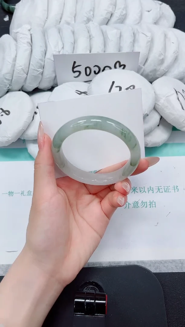 石英质玉手镯未镶嵌52-58