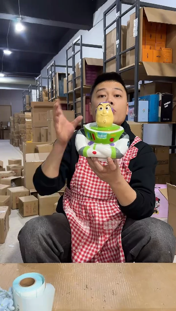 【闪购商品】杯巴斯光年带盖罐