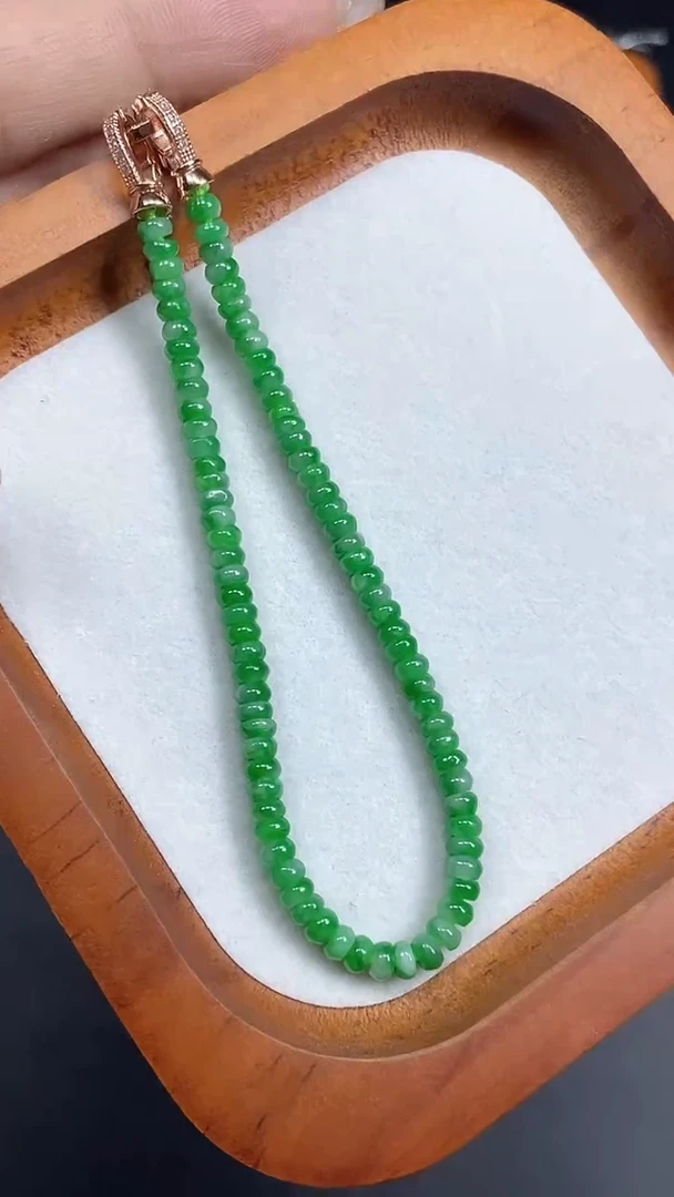 颈饰18K金镶嵌翡翠天然缅甸翡翠A货