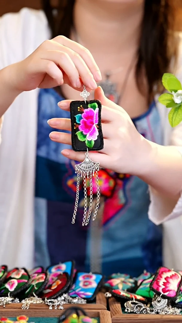 刺绣私人定制苗族手工A721