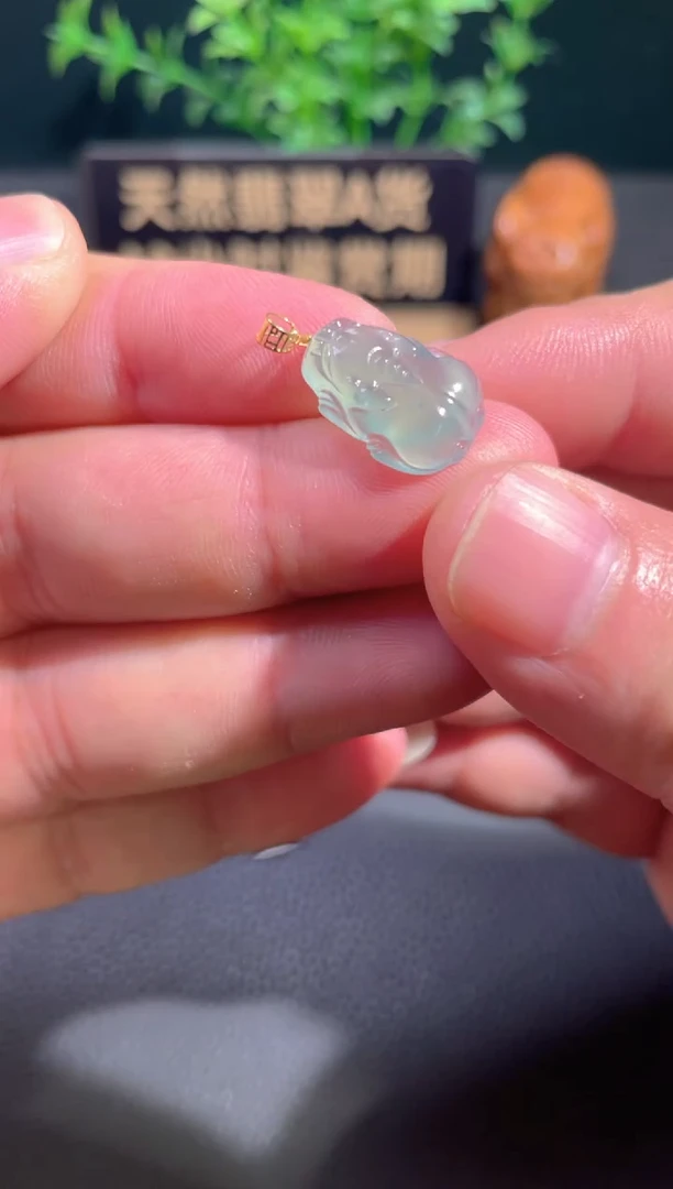 颈饰18K金镶嵌翡翠翡翠