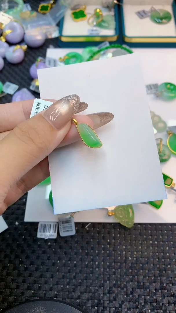 颈饰18K金镶嵌翡翠1