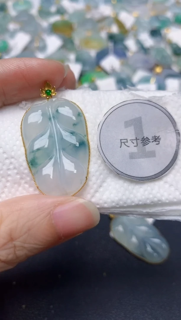 颈饰18K金镶嵌翡翠天然缅甸A货翡翠