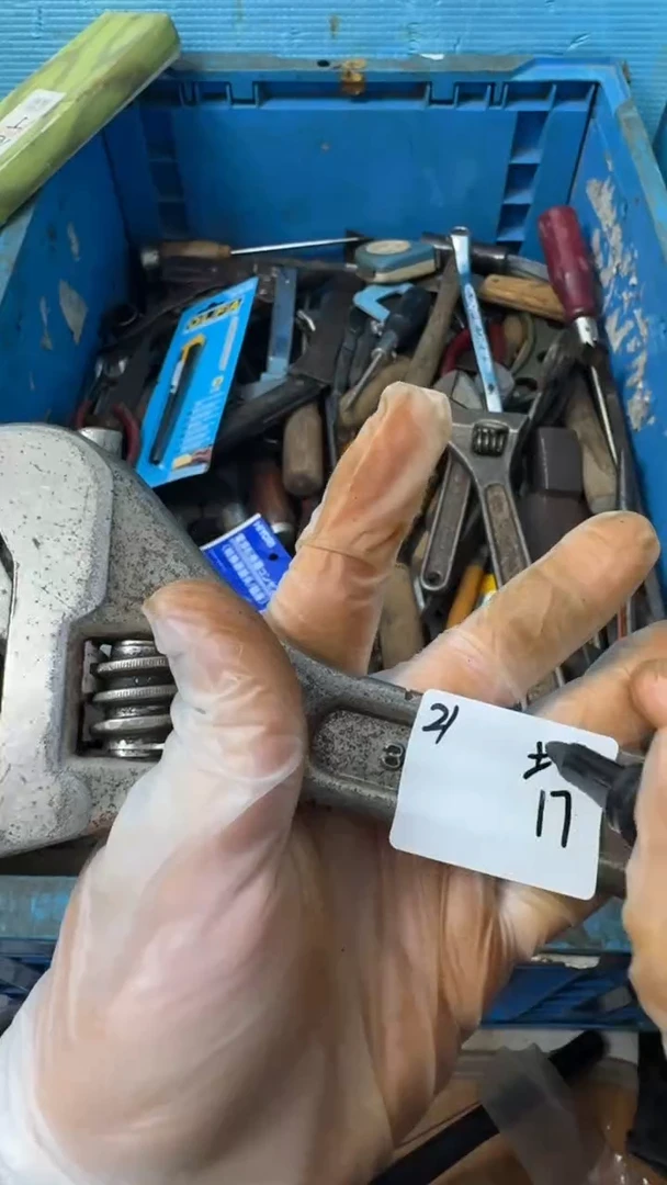 猴*?家用五金工具一个