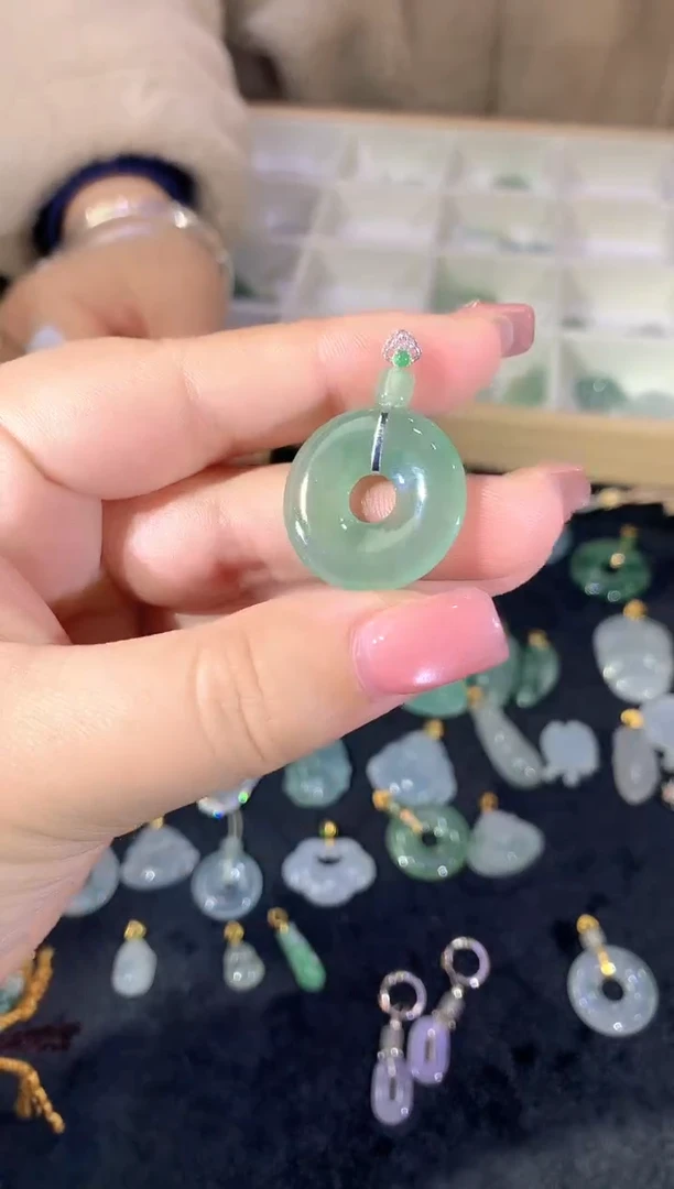 【闪购商品】翡翠吊坠(不含链)18K金镶嵌062llx时尚