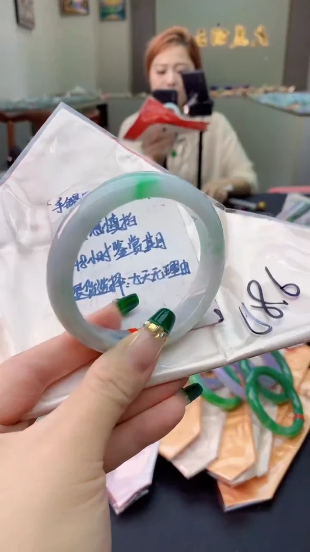 翡翠手镯未镶嵌0130750938