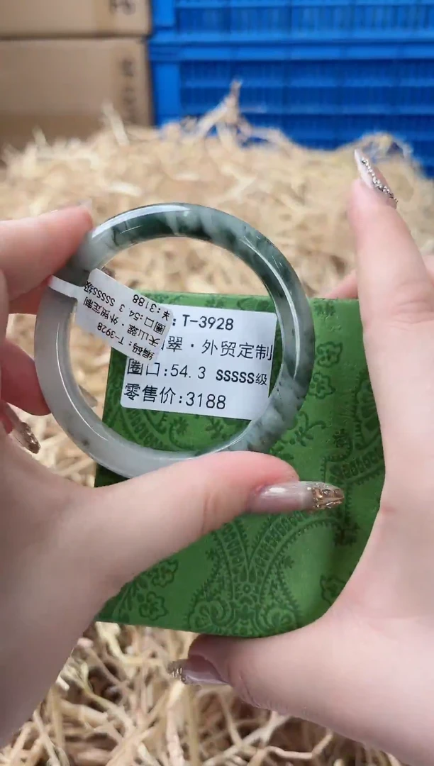 未镶嵌手镯石英质玉T-3928