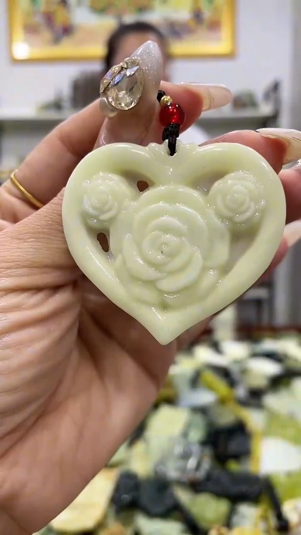 岫玉未镶嵌吊坠