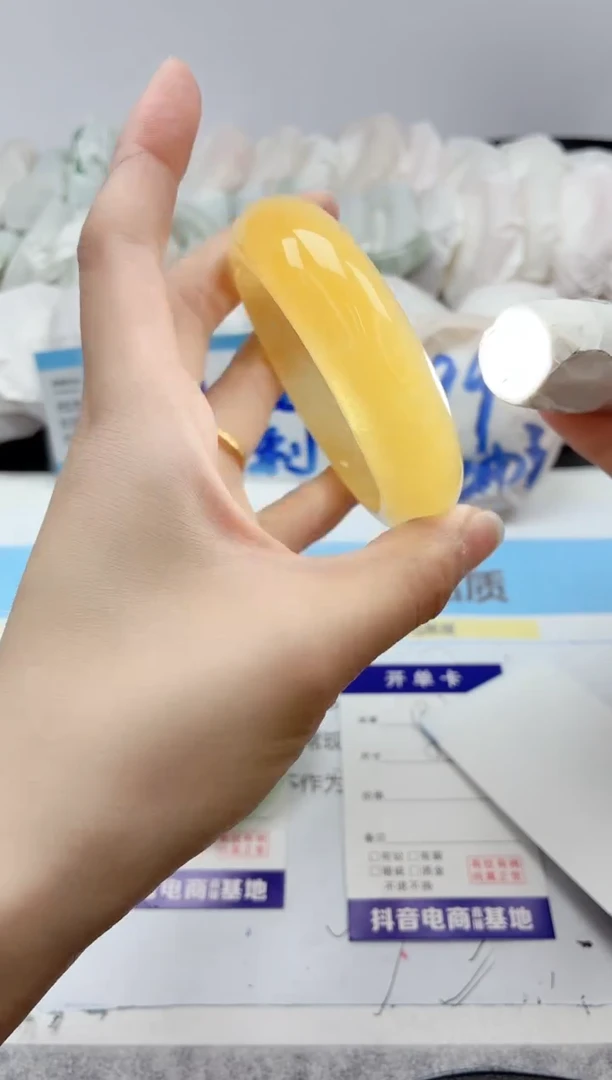 石英质玉手镯未镶嵌182/