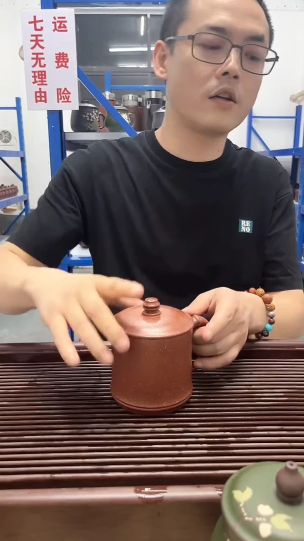 宜兴原矿紫砂红降坡盖杯