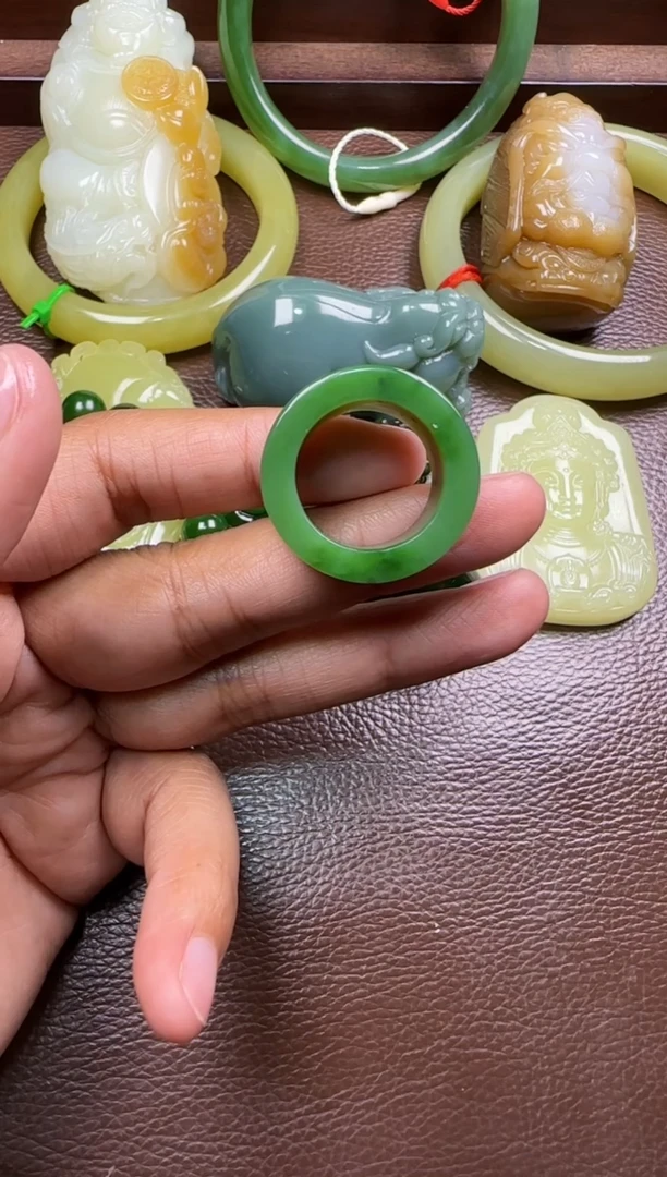 未镶嵌和田玉挂件和田玉粉绿扳指