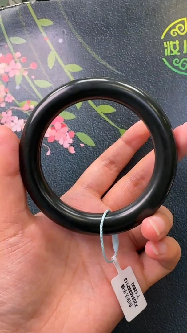 和田玉手镯未镶嵌手镯