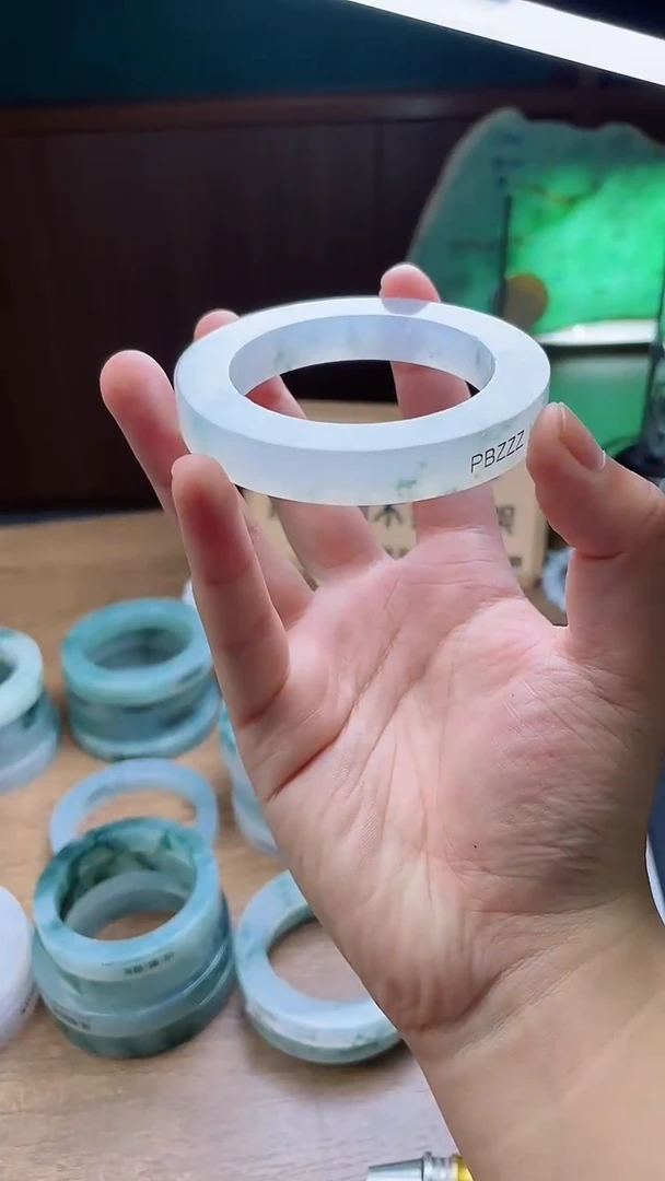 定制翡翠手镯未镶嵌1**歌定制