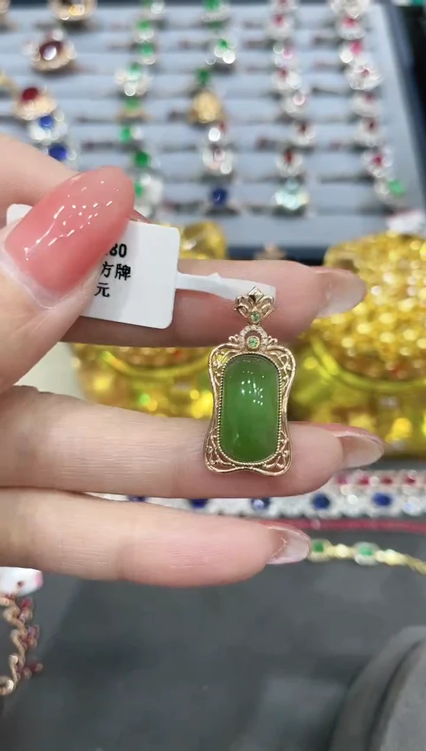 吊坠(不含链)18K金镶嵌和田玉吊坠