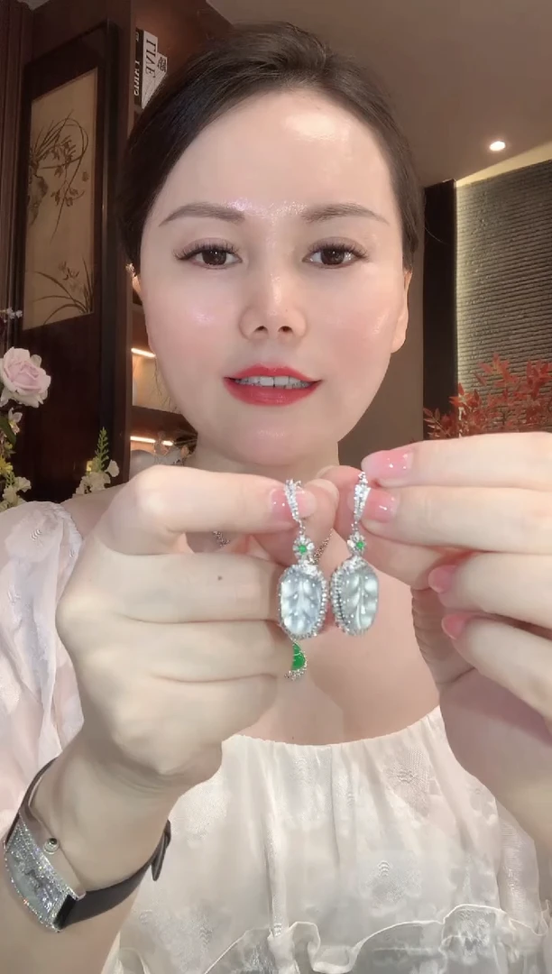 18K金镶嵌翡翠耳饰A72