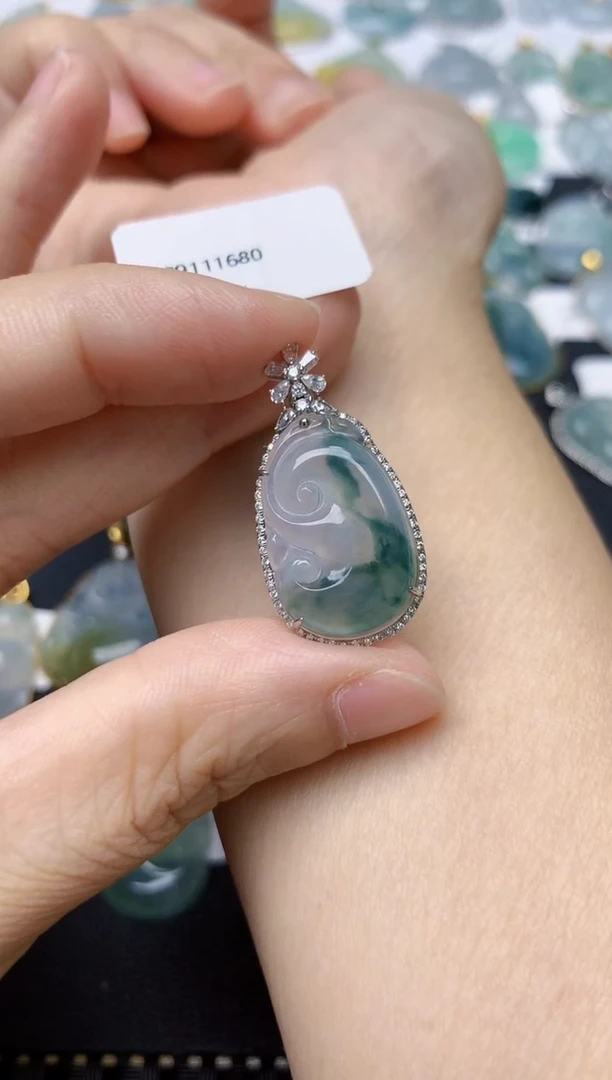 翡翠18K金镶嵌颈饰天然缅甸A货翡翠